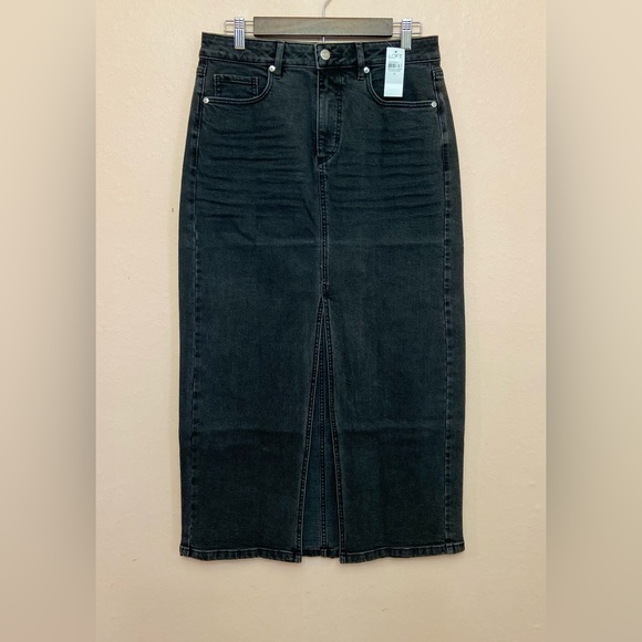 LOFT Dresses & Skirts - LOFT Denim Front Slit Pocket Midi Skirt